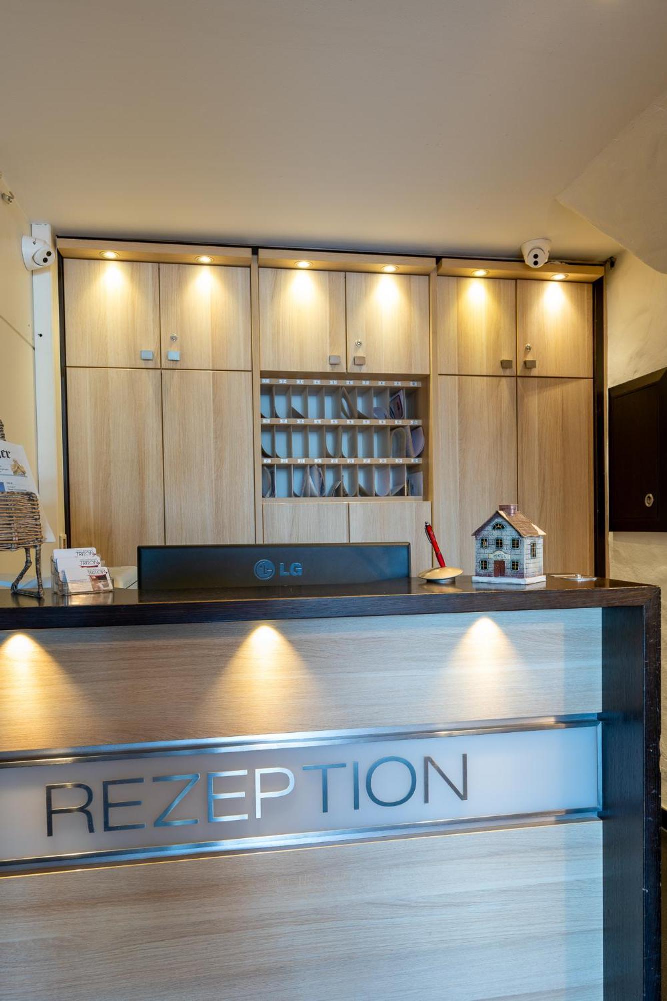 Hotel Triton Colonia Esterno foto
