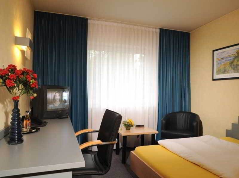 Hotel Triton Colonia Esterno foto